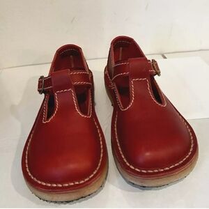 Duckfeet lolland in discontinued granate color...used once..excellent condition